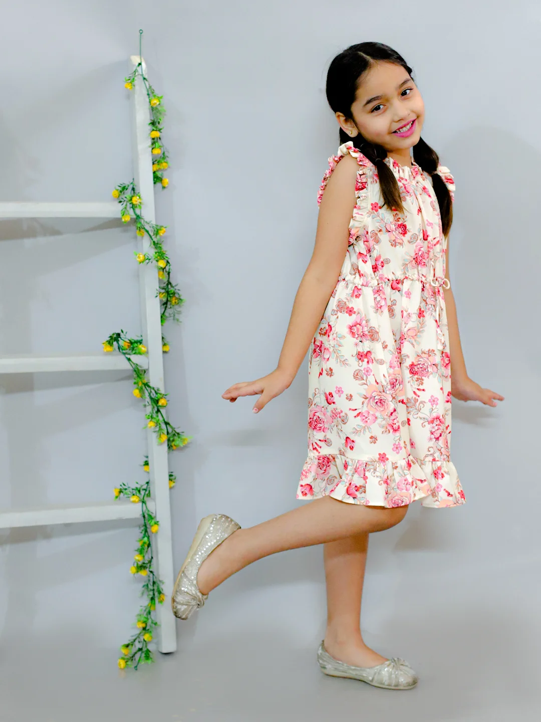 Sleevless all over printed A-Line knee length dress comes with flared hem Beige view 2