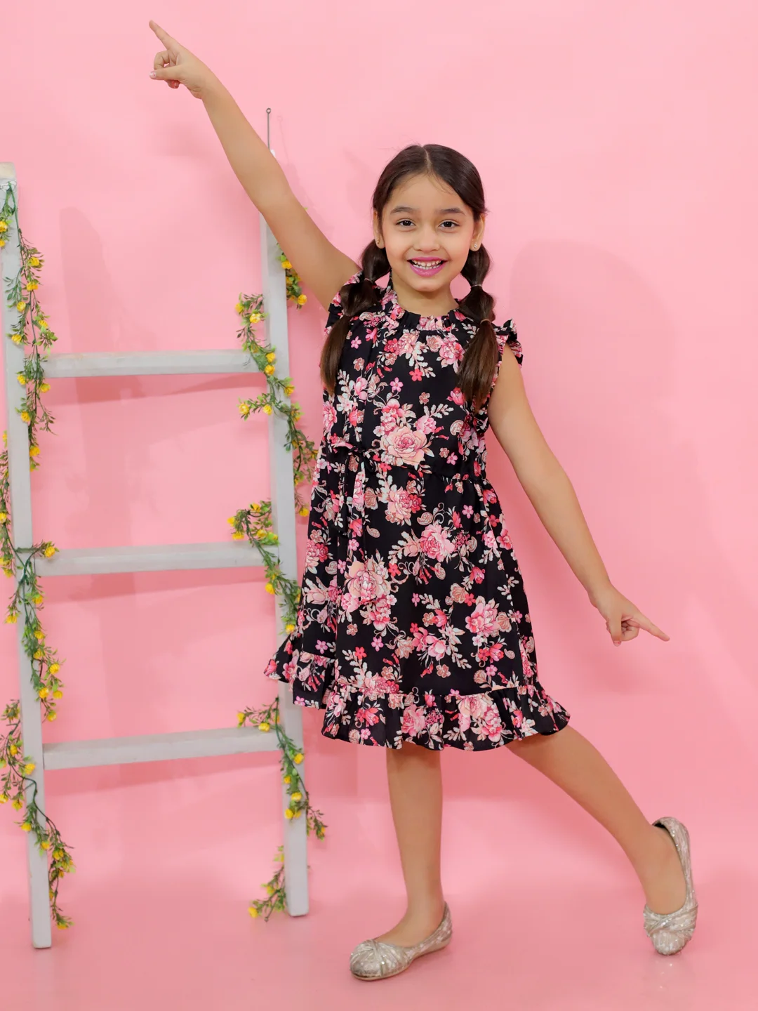 Sleevless all over printed A-Line knee length dress comes with flared hem Black