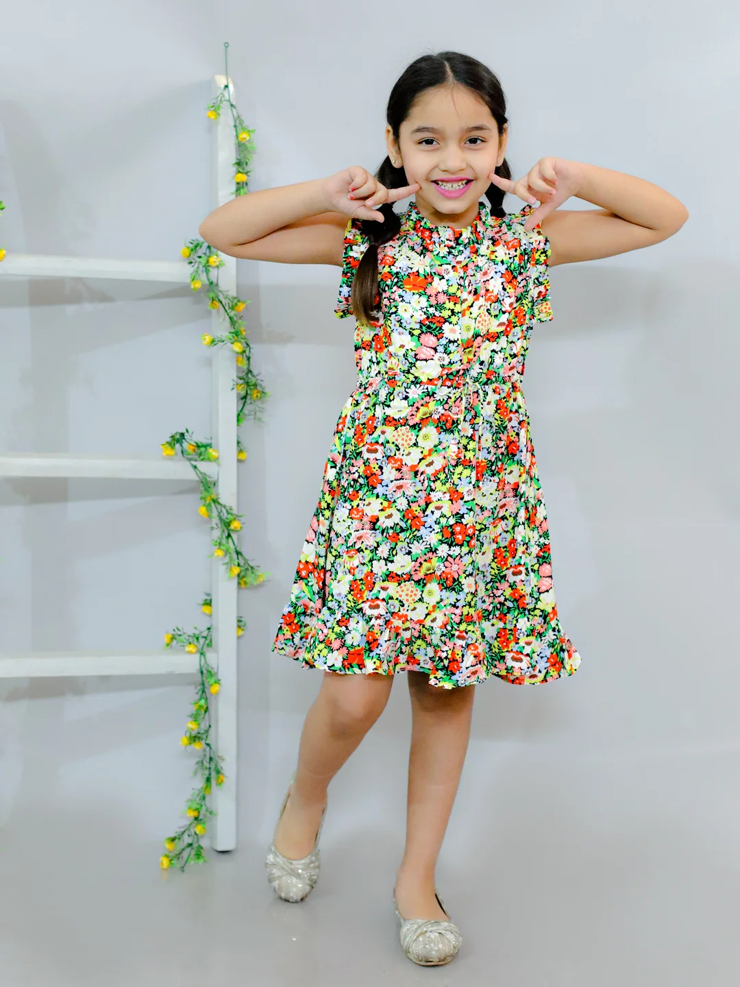 Sleevless all over printed A-Line knee length dress comes with flared hem Multi view 3