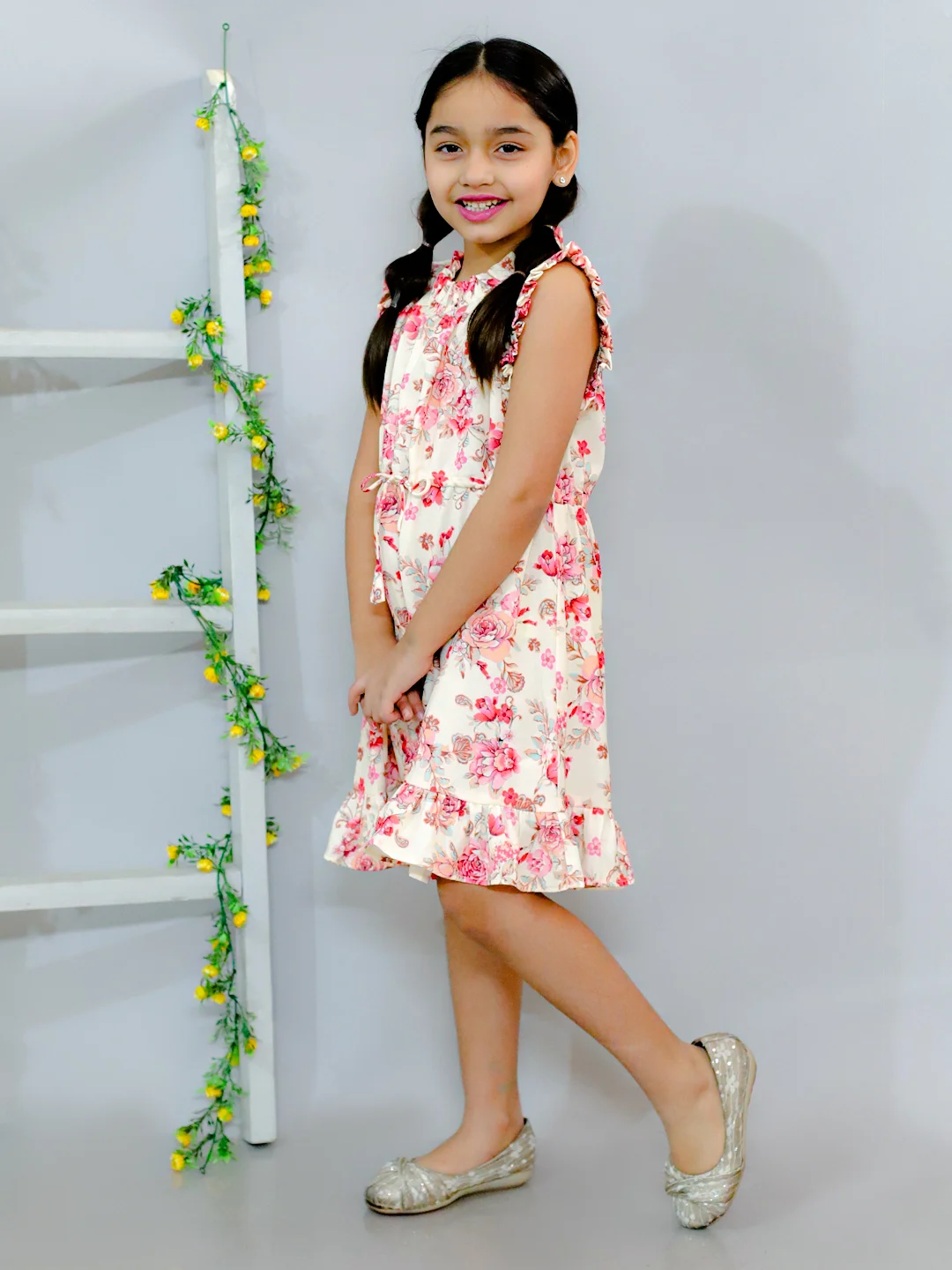 Sleevless all over printed A-Line knee length dress comes with flared hem Beige view 3