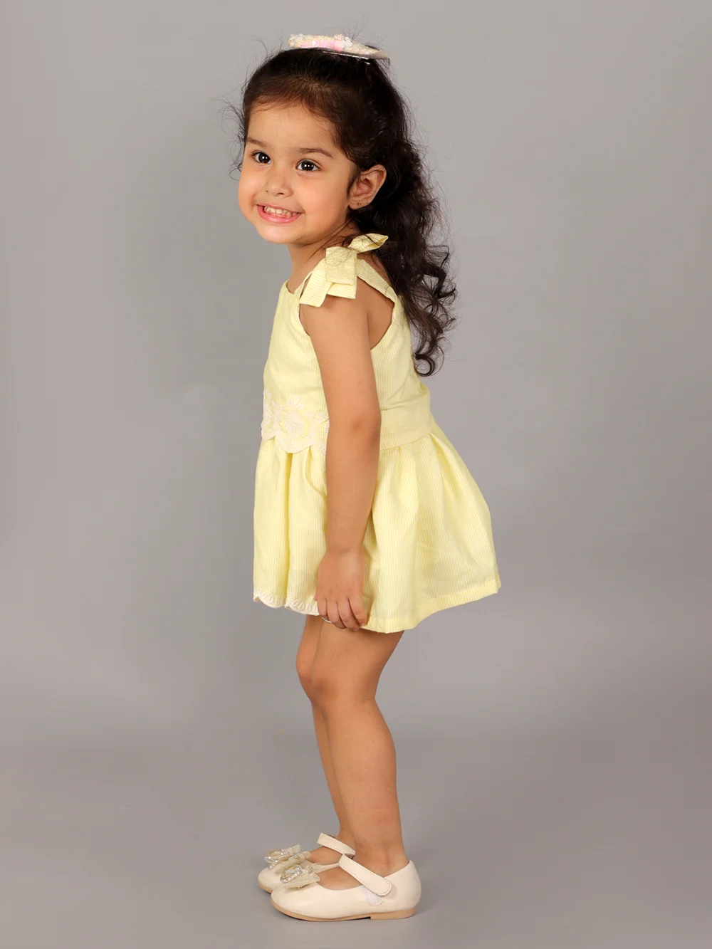 Effortless Charm: Comfy Yellow Tie-Up Dress view 3